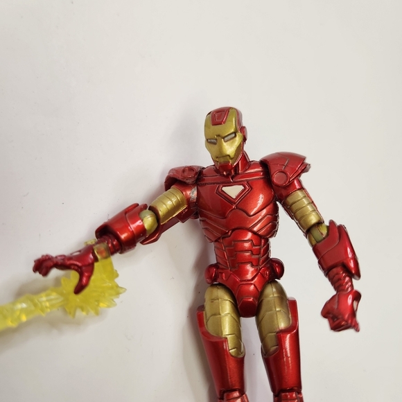 MARVEL UNIVERSE IRON MAN 2009 SERIES 1 001 MODERN ACTION FIGURE Blast Effect - Picture 3 of 9